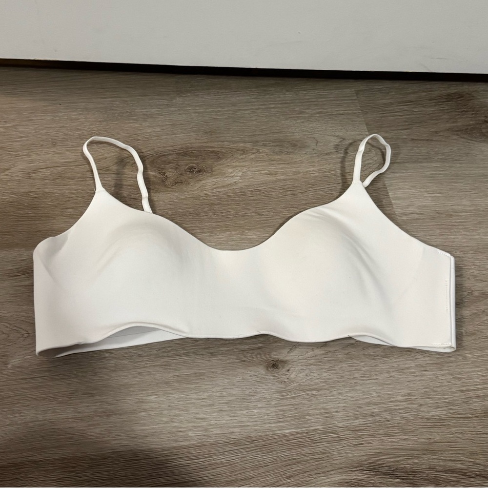 Aero Essentials White Contour V Soft Bra Size M